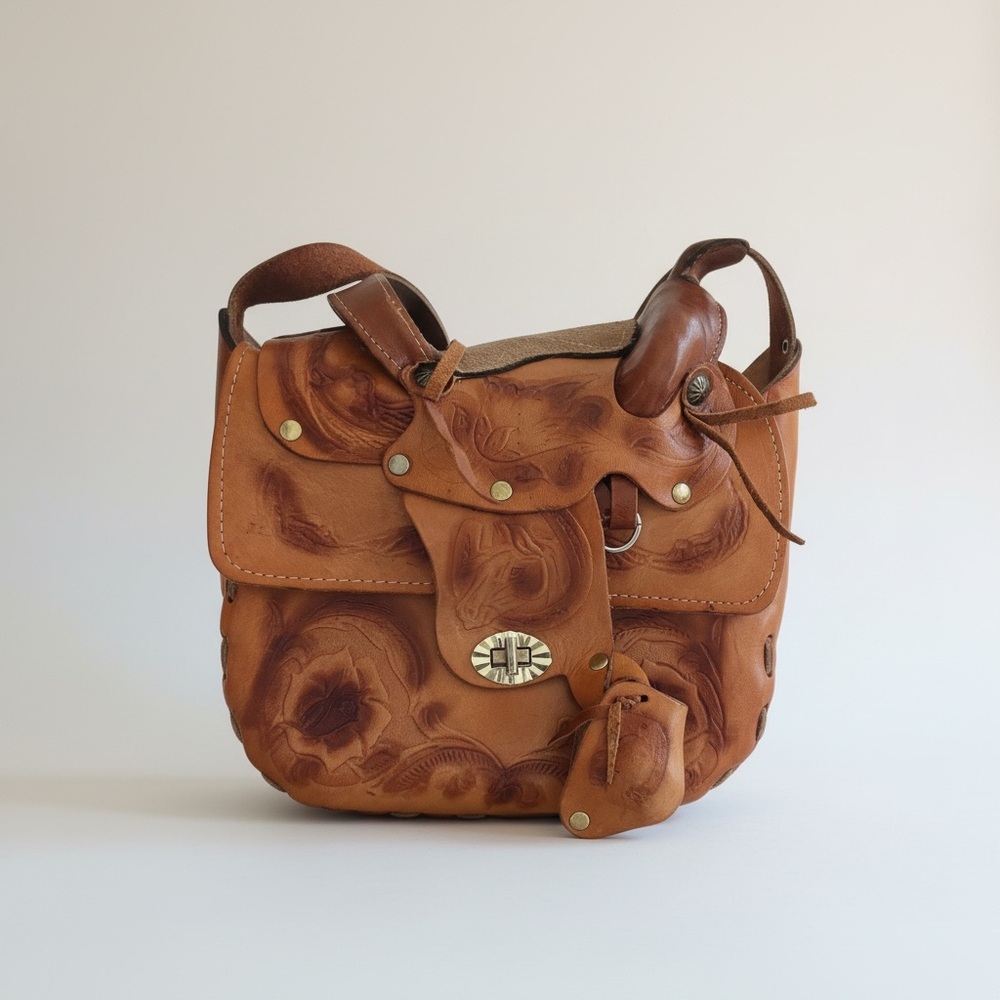 Vintage handmade saddle purse made in Mexico in 1979